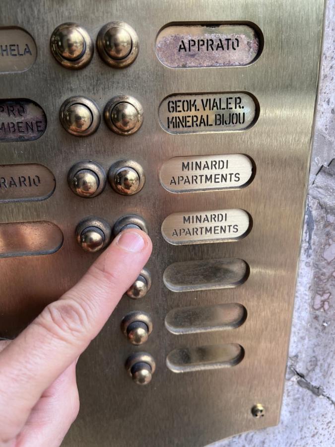 Minardi Apartments Верчели Екстериор снимка